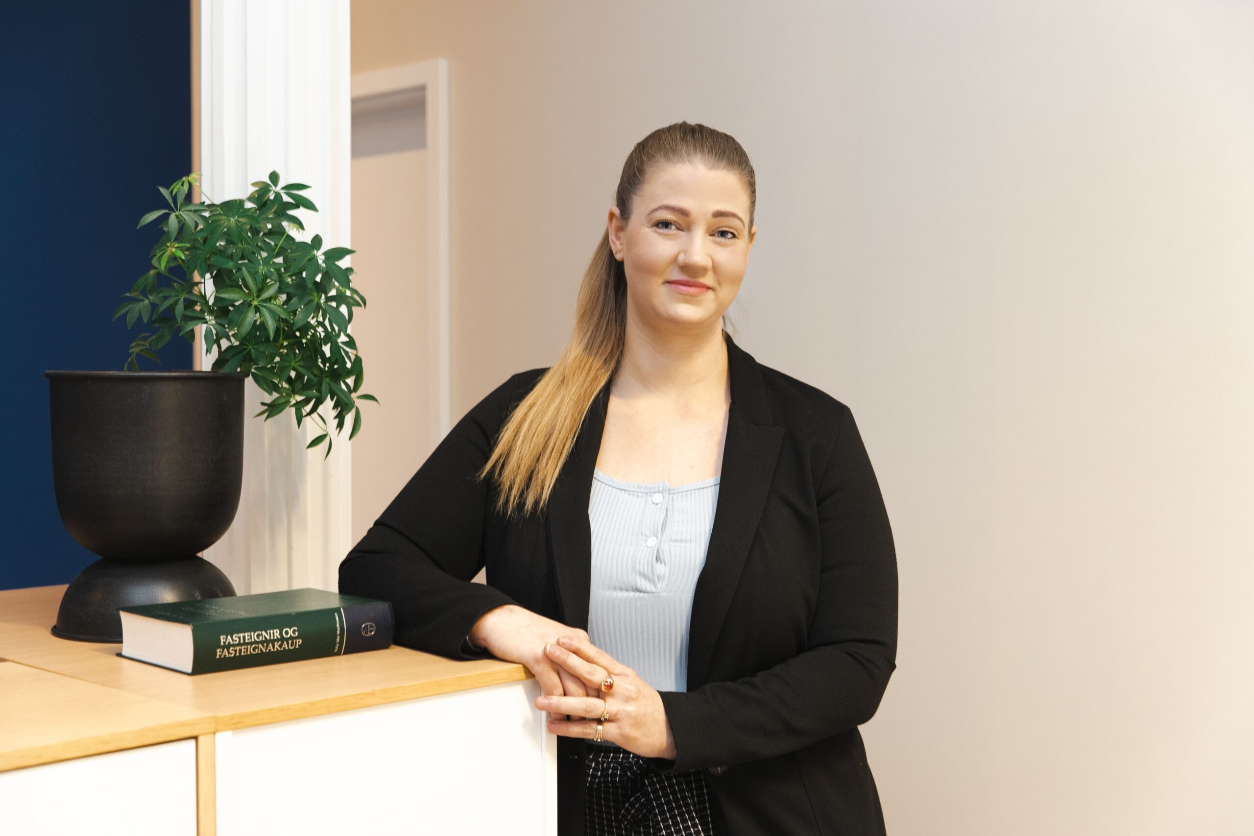 Kjúklingalæri í doritos raspi með kartöflubátum, rófum og ostasósu ...