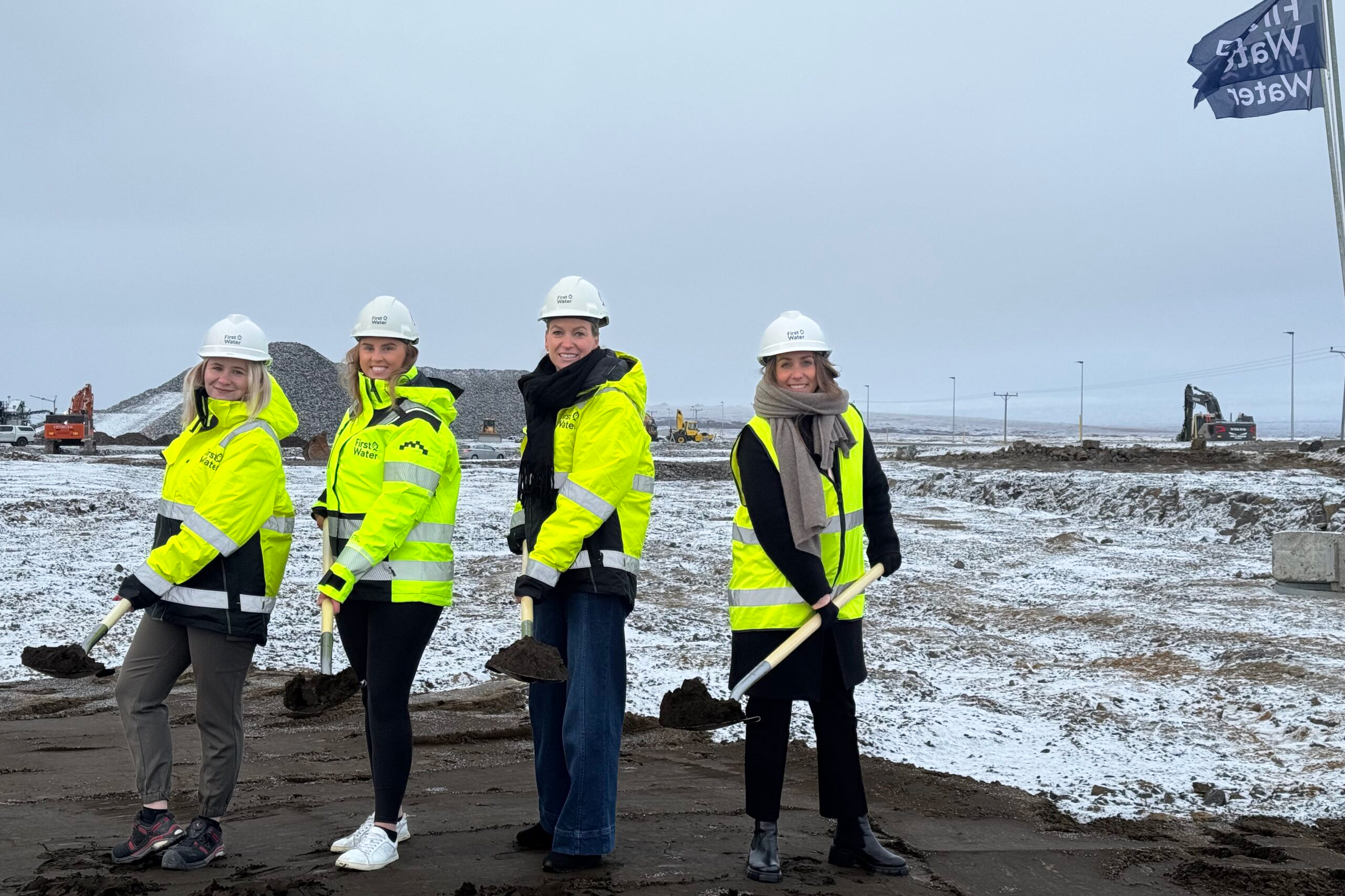 Fyrstu skóflustungurnar teknar að einu stærsta vinnsluhúsi landsins